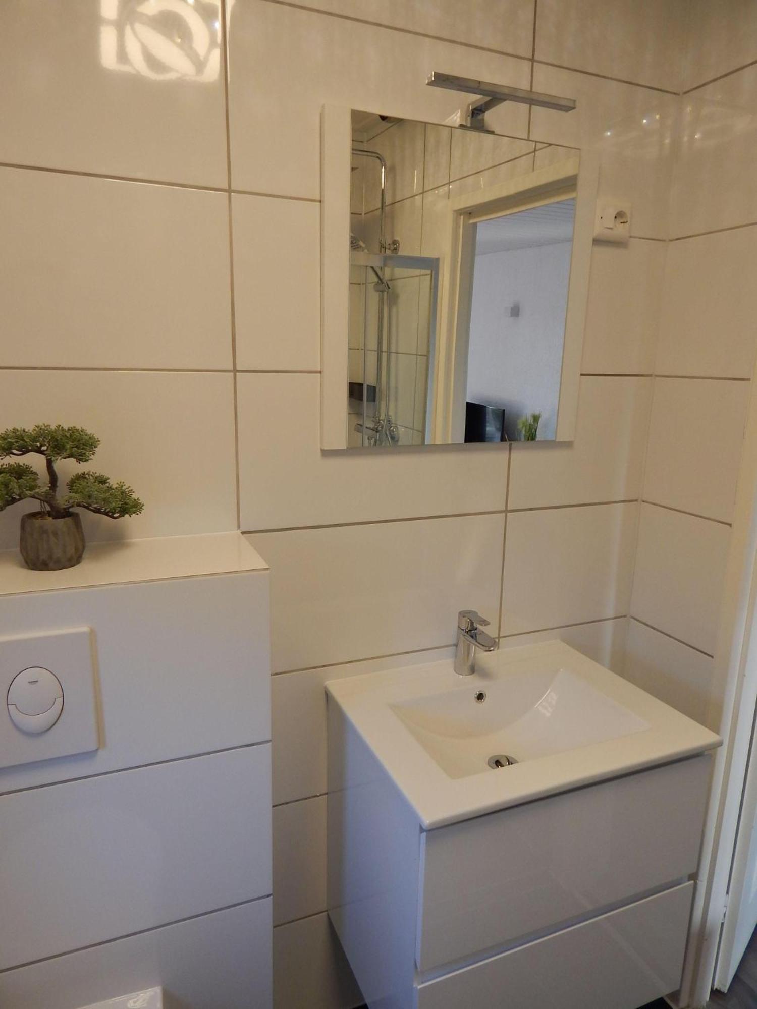 Wunderschoenes-Freistehendes-Ferienhaus-An-Der-See-Sauna-Strand-Yachthafen-Wlan Брёйниссе Экстерьер фото