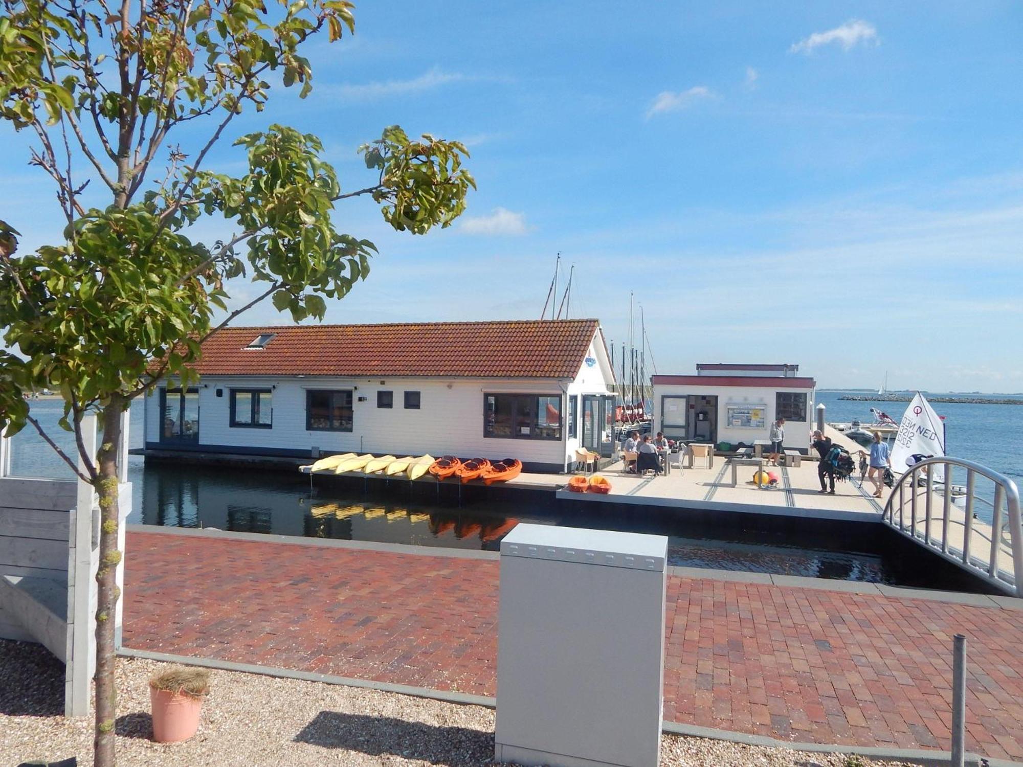 Wunderschoenes-Freistehendes-Ferienhaus-An-Der-See-Sauna-Strand-Yachthafen-Wlan Брёйниссе Экстерьер фото